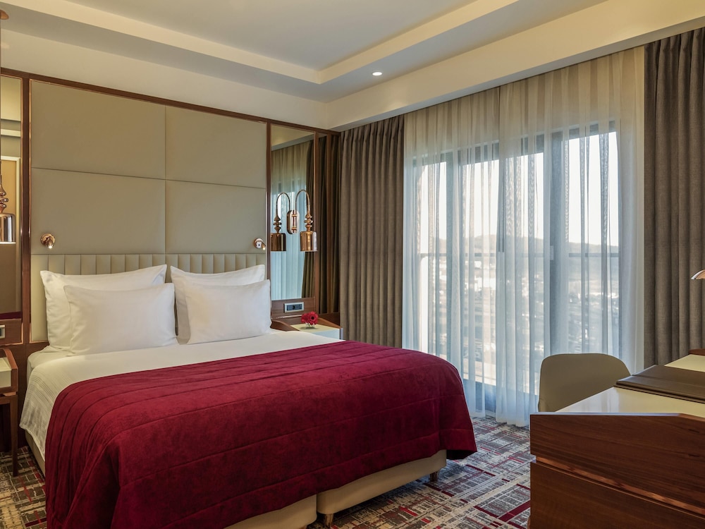 SUPERIOR, QUEEN BED