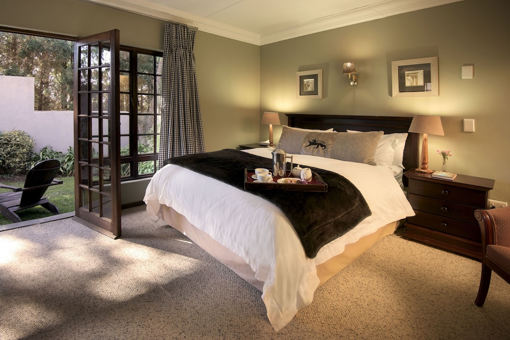 The Highlander Hotel 19/50
