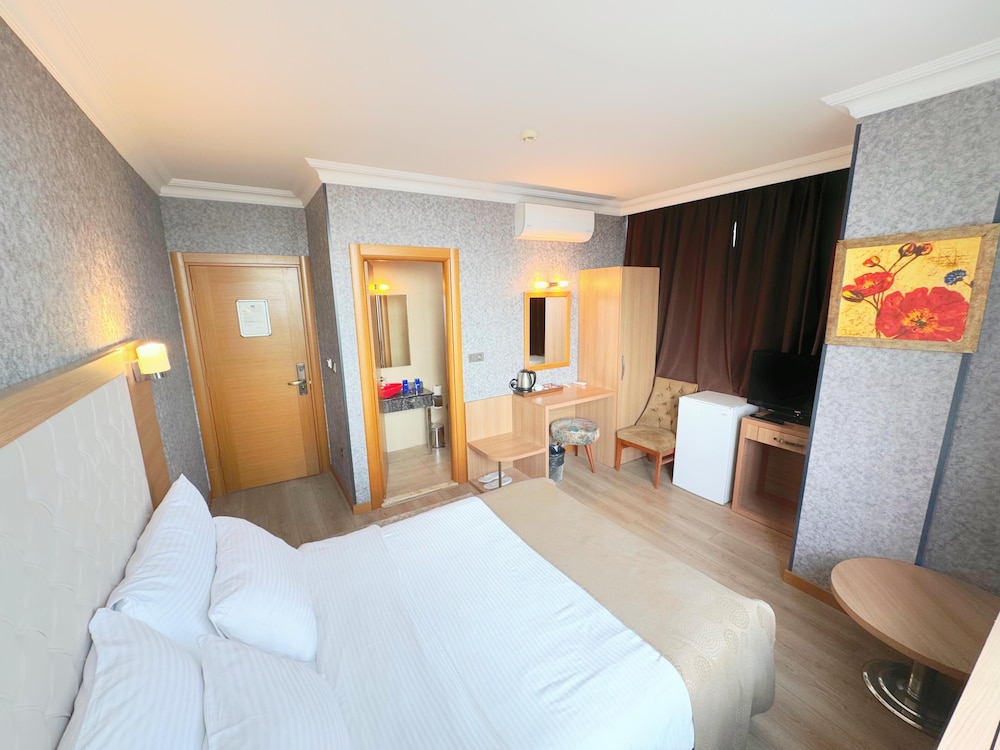 DELUXE, SINGLE, DOUBLE BED