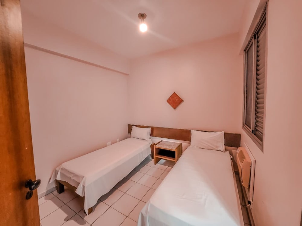 DELUXE, TWIN BEDS