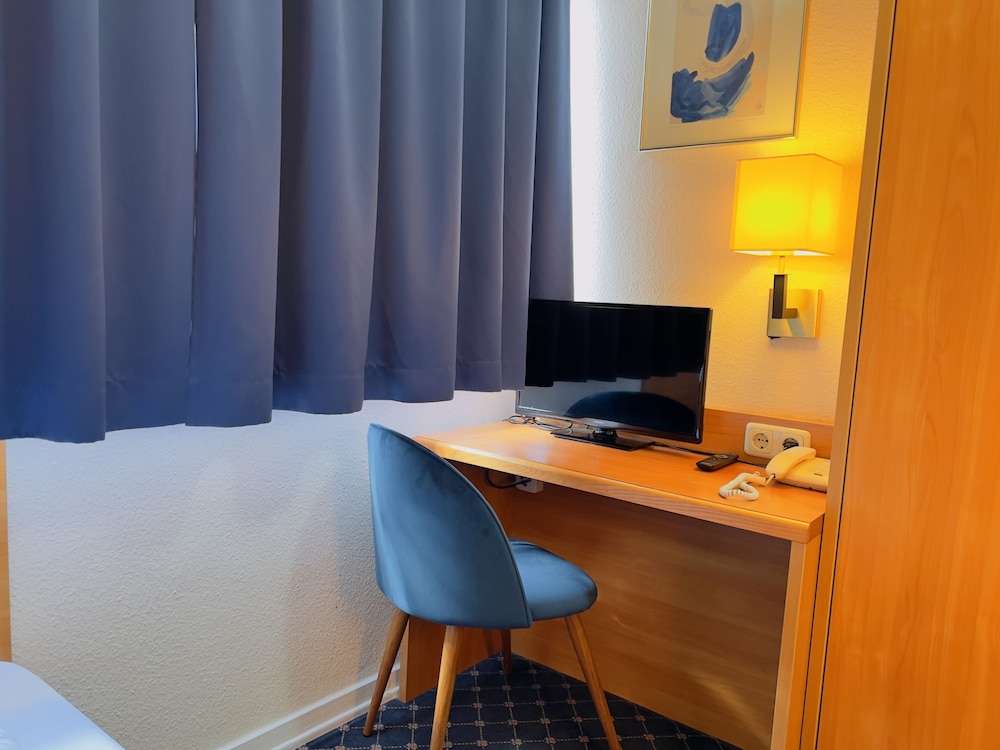 Elbbrucken Hotel 42/50