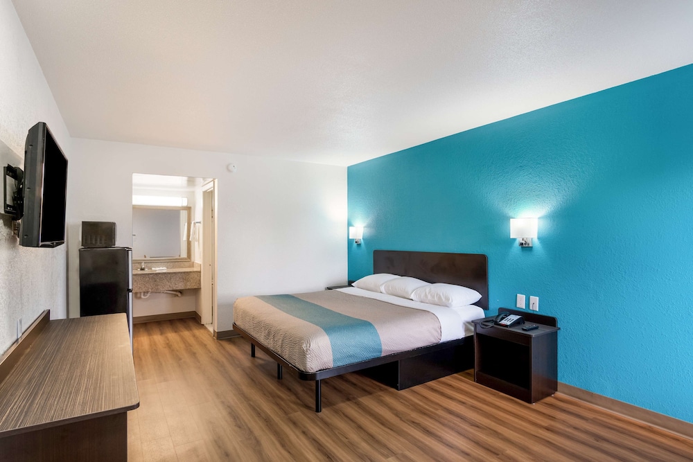 Motel6 Lexington, KY - Airport 10/36