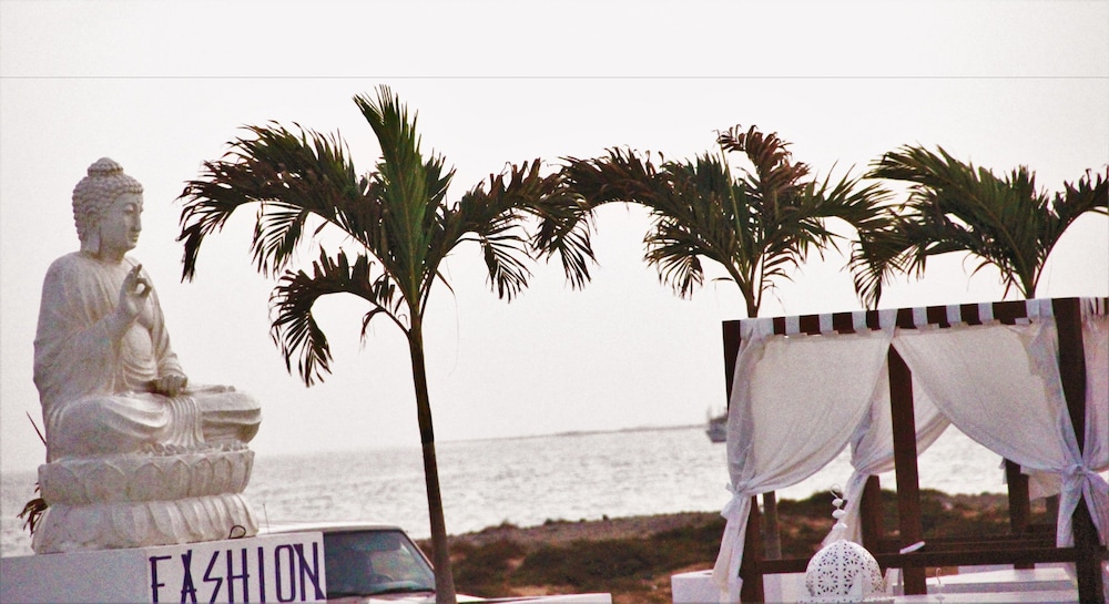 Hotel LIVVO Budha Beach 24/70