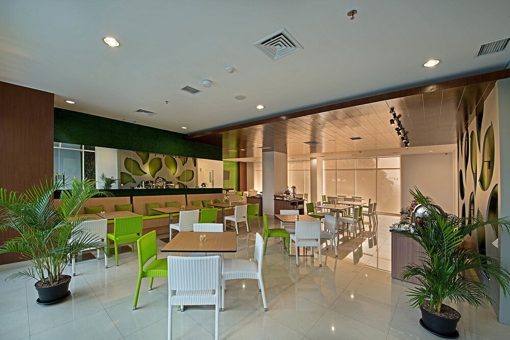 Whiz Prime Kelapa Gading 62/71