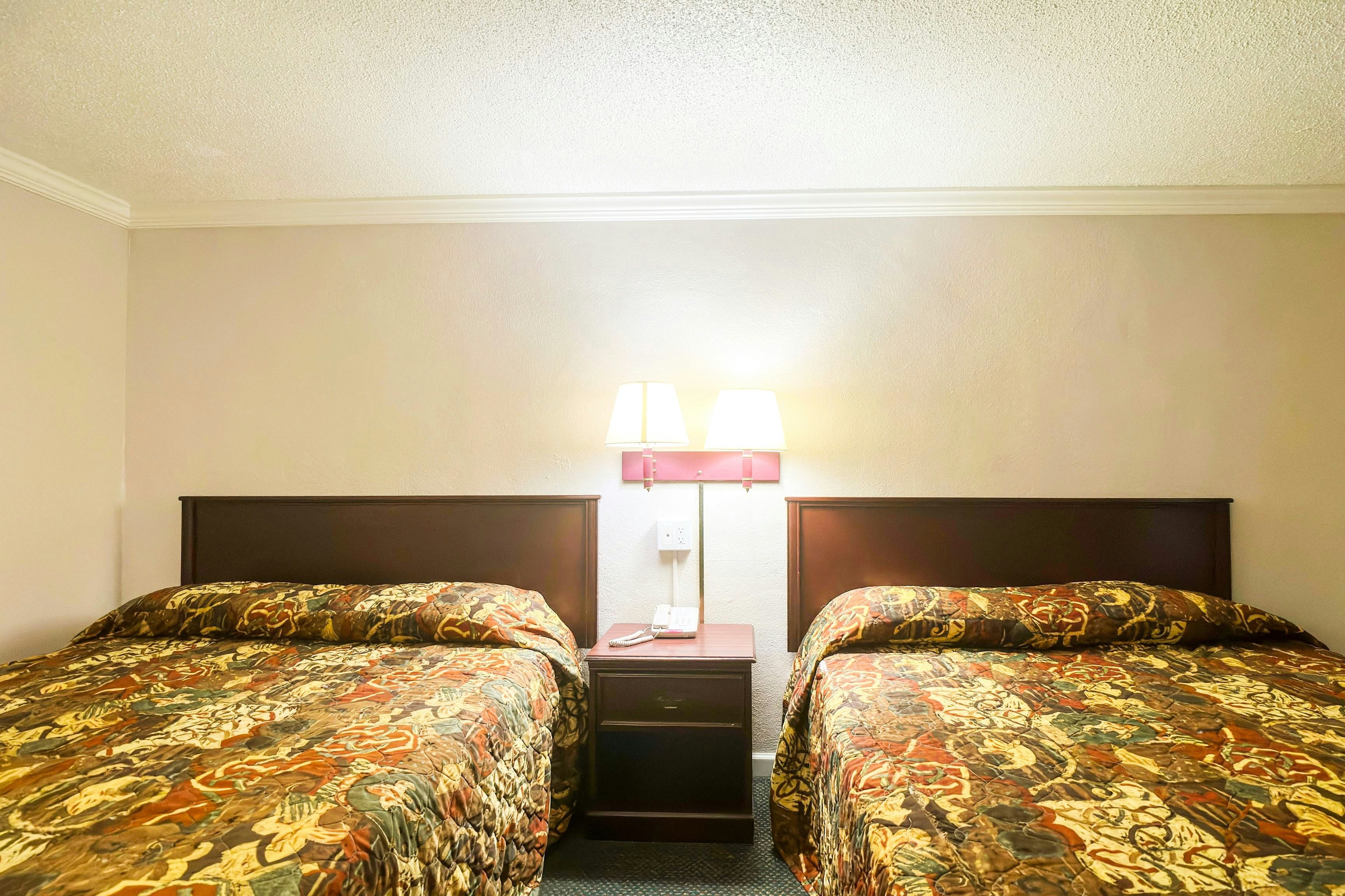 2 Full Bed Smoking