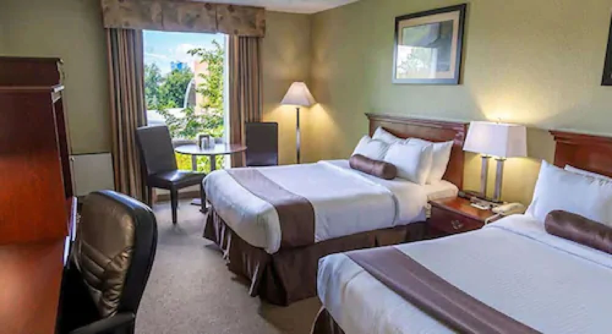 INTERIOR, COURTYARD, 2 QUEEN BEDS