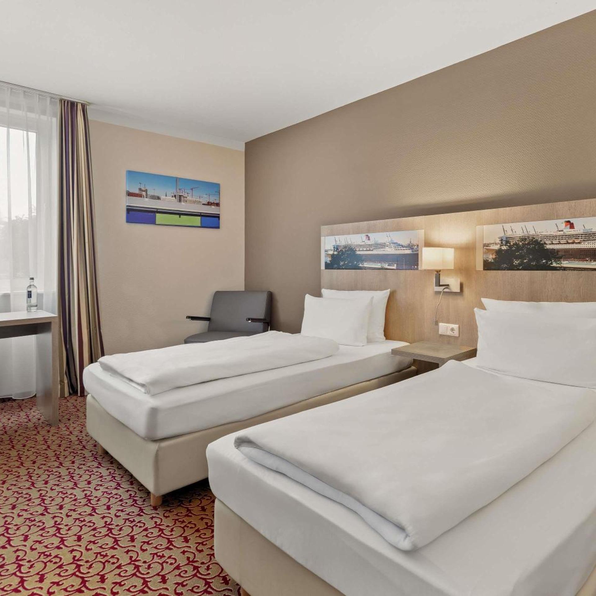 STANDARD, TWIN BEDS, STREET VIEW