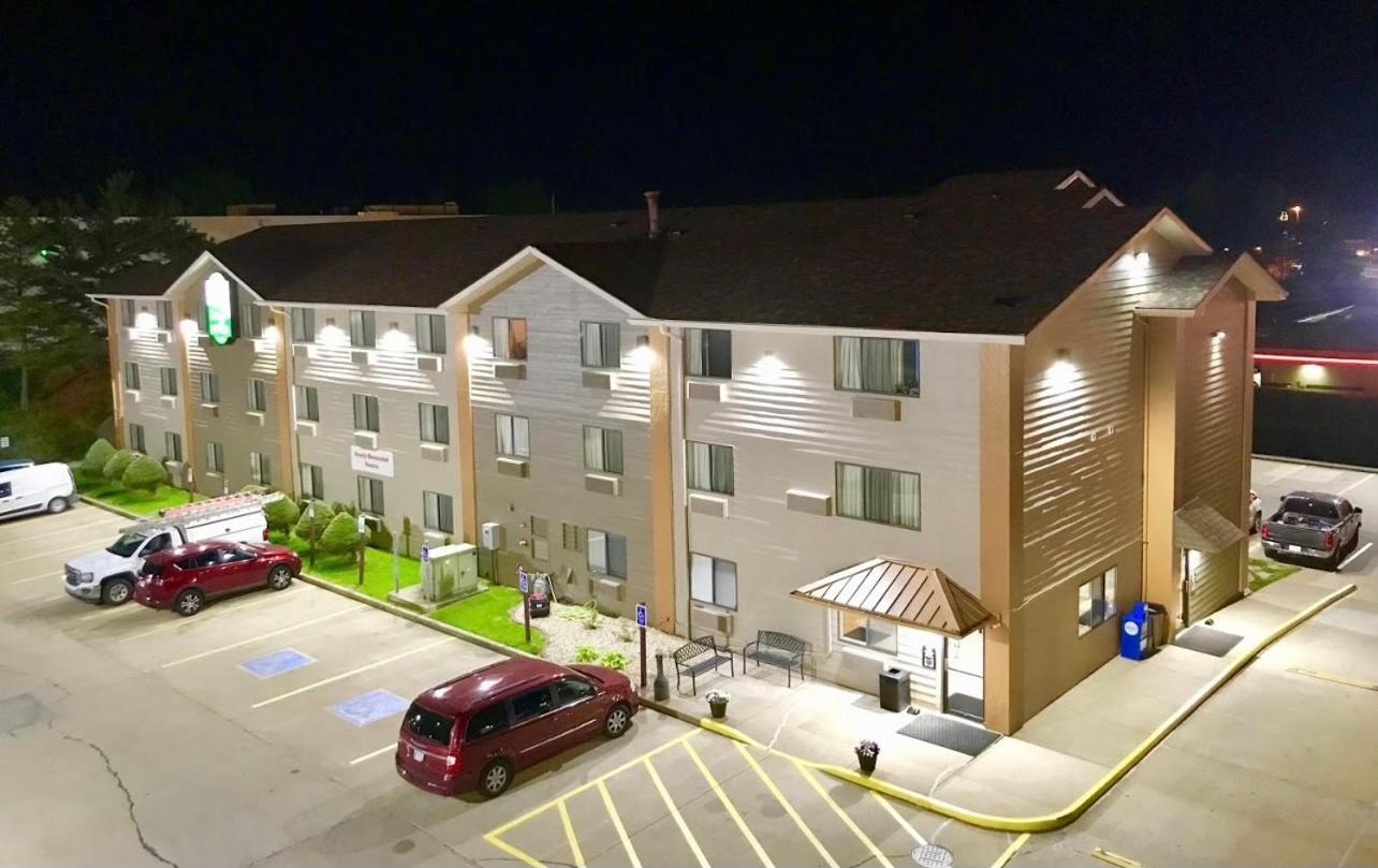 Econo Lodge Quincy 4/15
