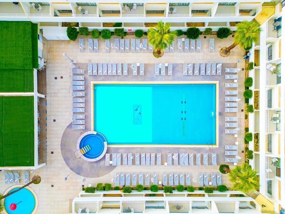 Melpo Antia Hotel & Suites 7/69