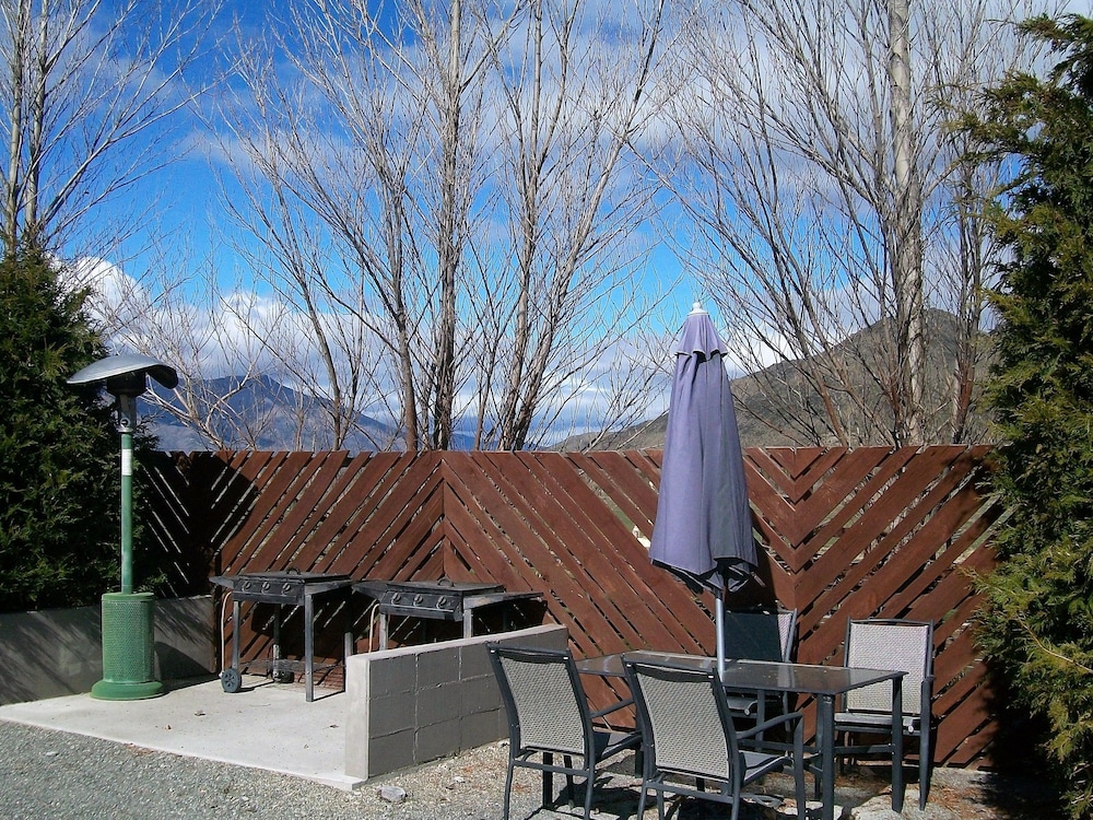 Sierra Motel and Apartments 45/50