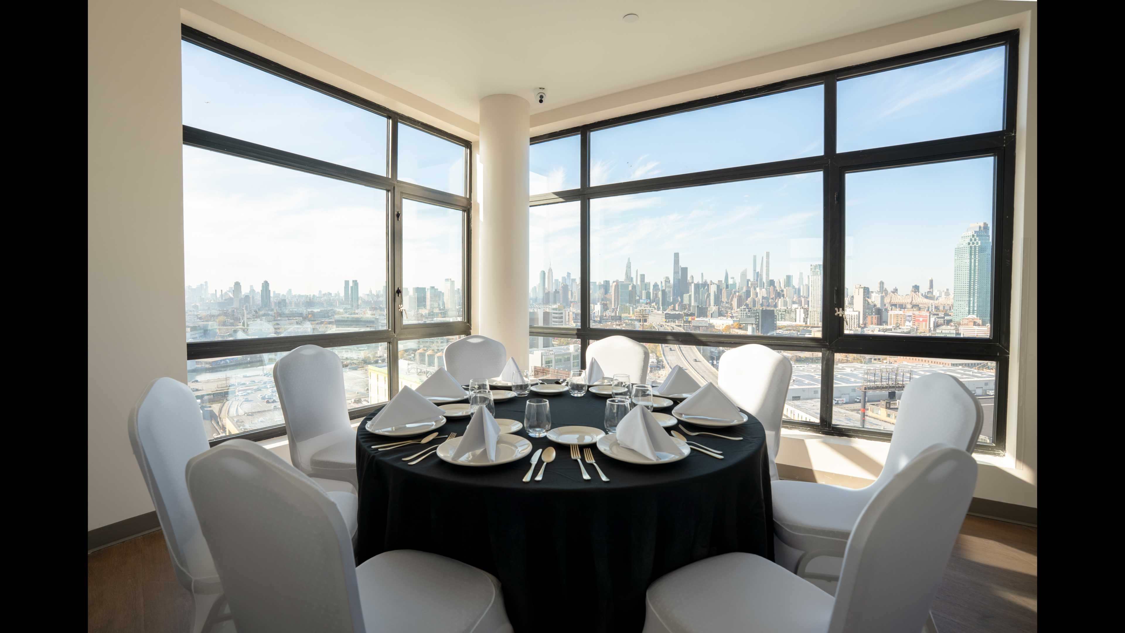 Holiday Inn Express Long Island City E New York, an IHG Hotel 37/48