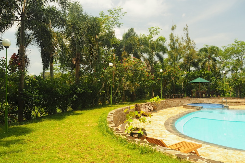 The Gecho Inn Country 33/50