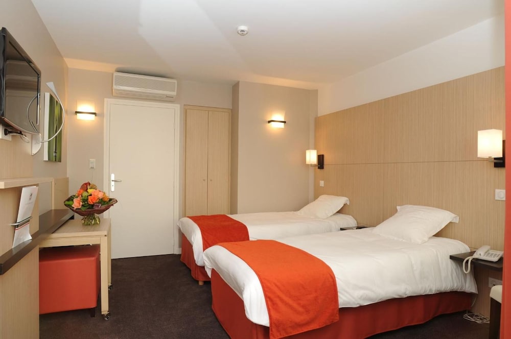 Hotel Red Fox 12/61