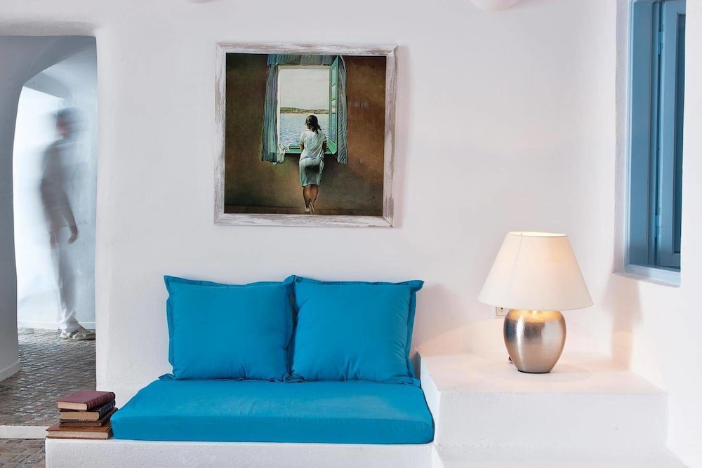 DREAMS LUXURY SUITES 35/50