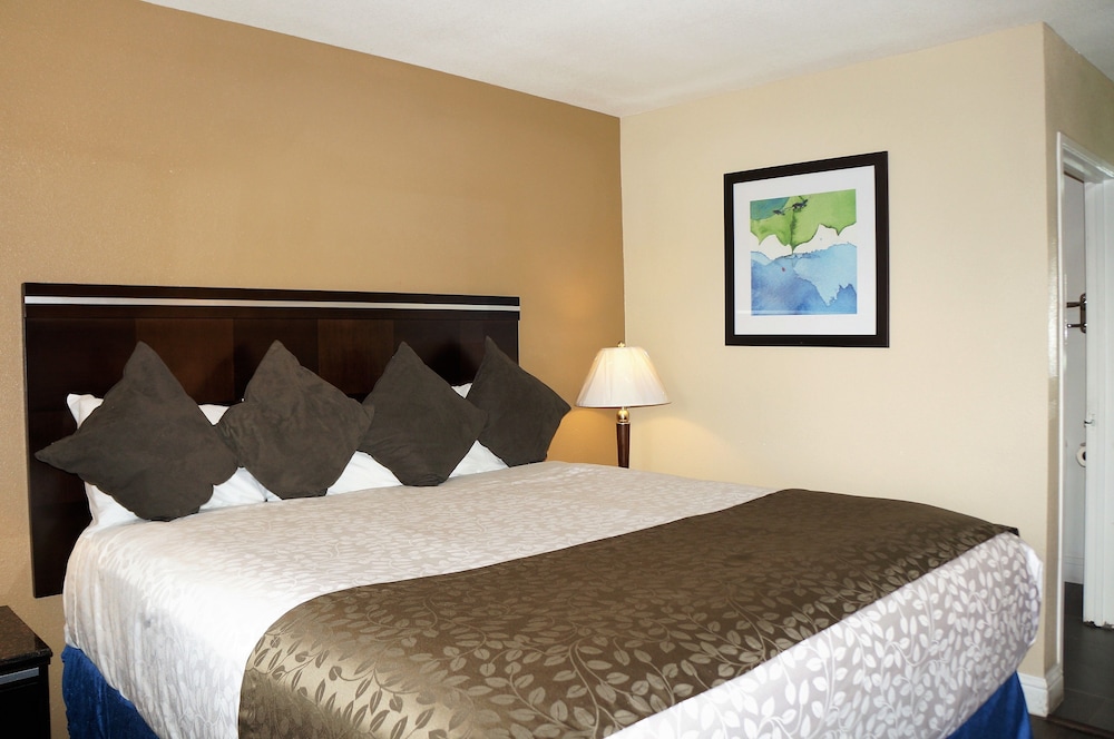 Executive Inn Hotel 16/35