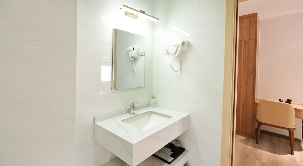 Prague Nha Trang Hotel 34/35
