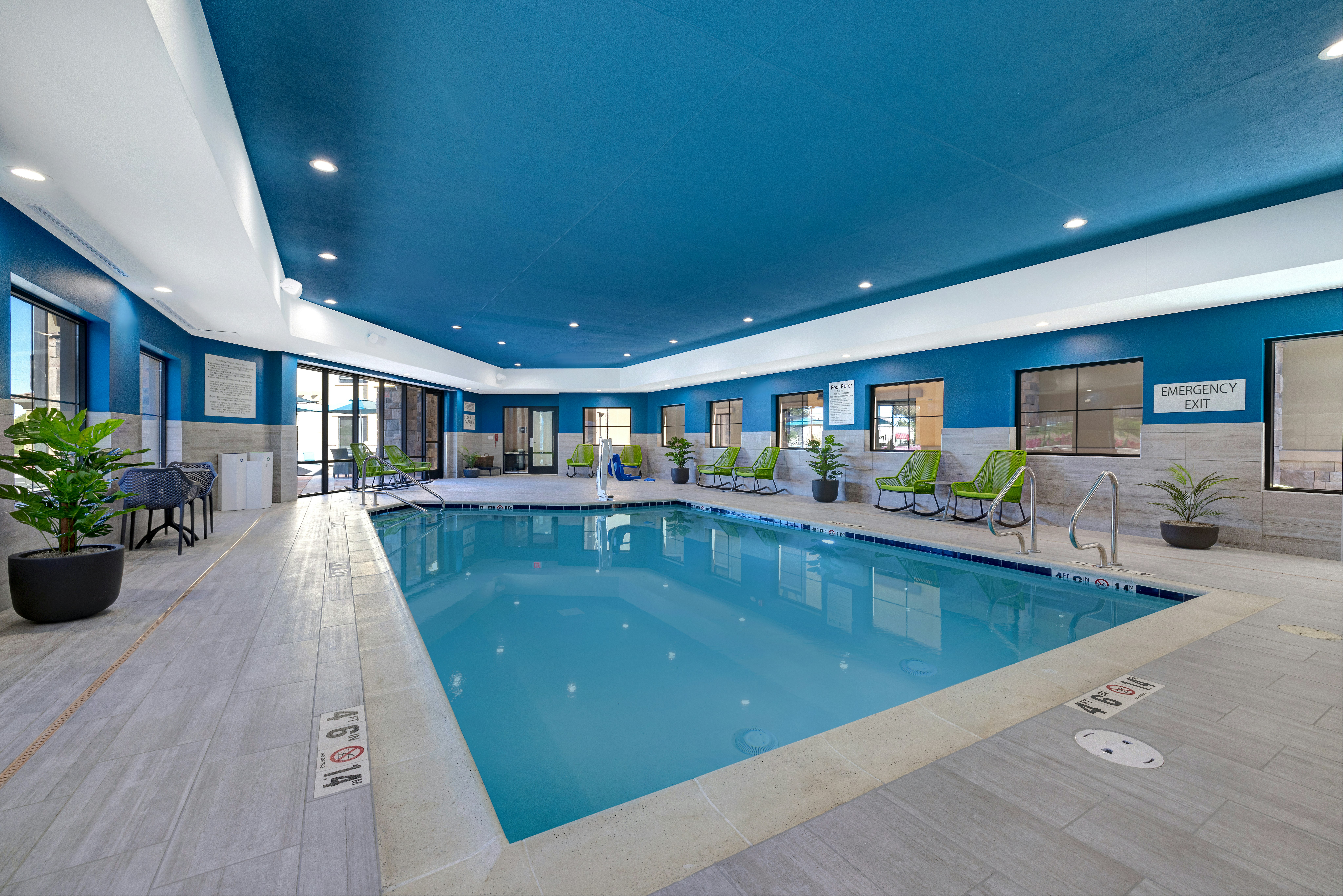 Hampton Inn & Suites Marina 25/39
