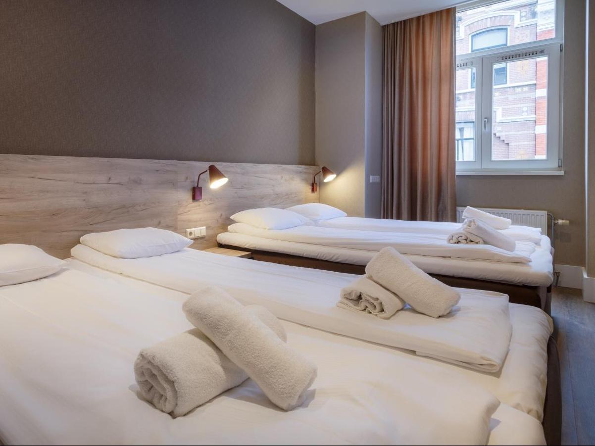 Room, Quintuple