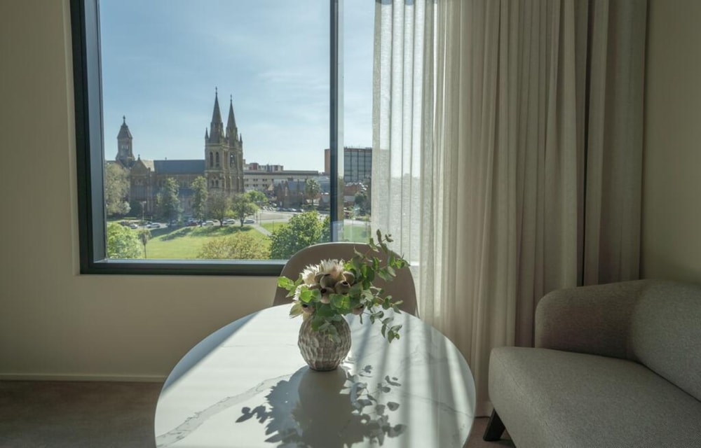 Oval Hotel Adelaide 23/50