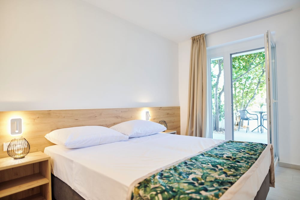 Colentum Resort Murter 16/50