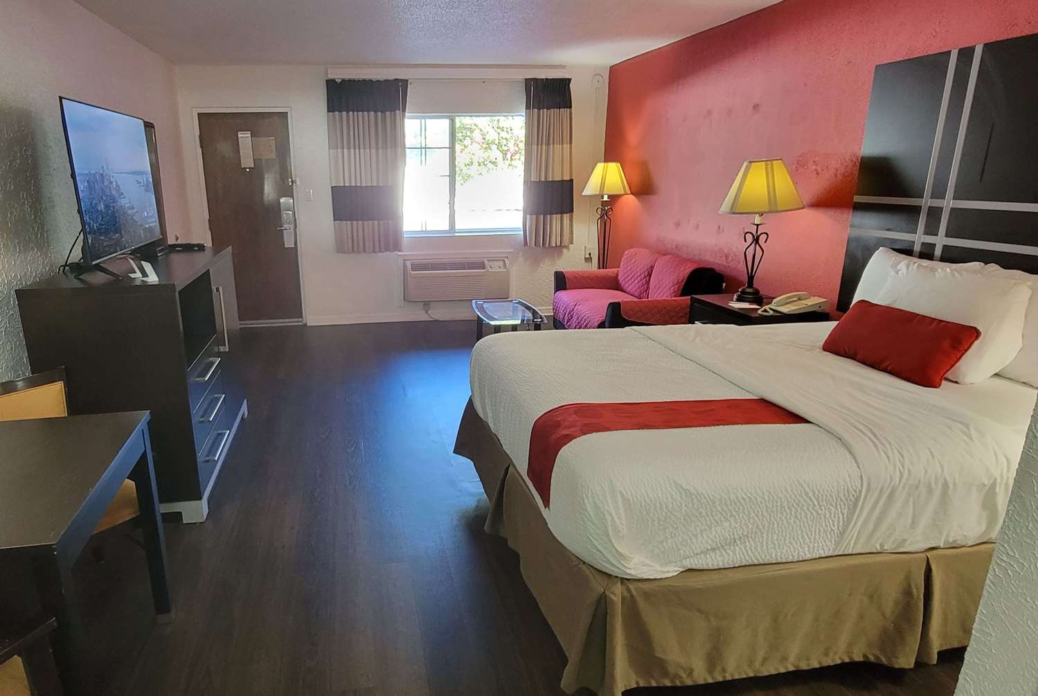 Ramada by Wyndham Mountain Home 10/40