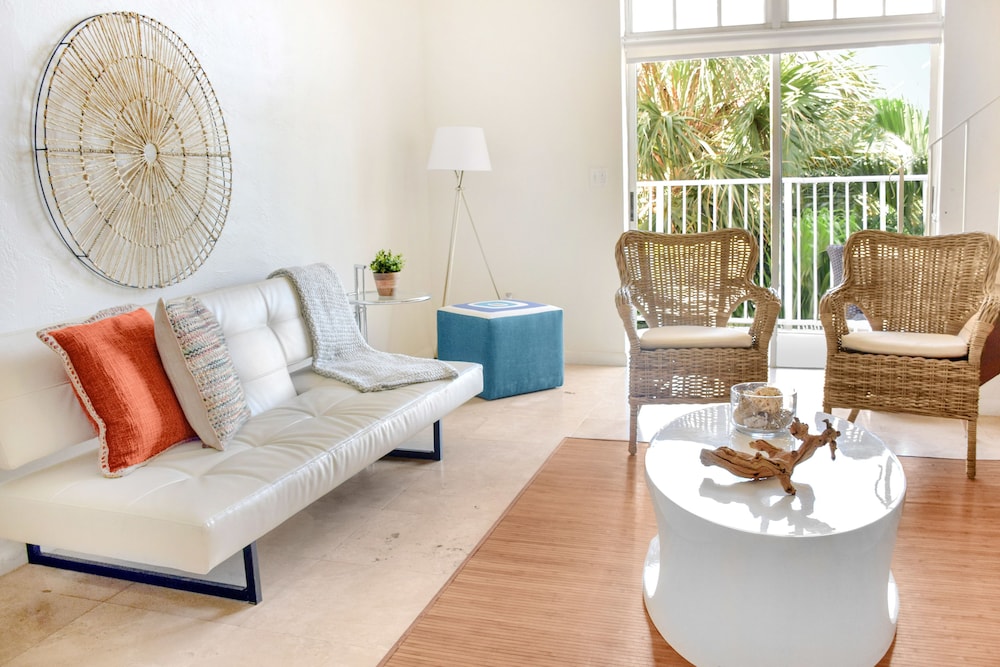 Coral Reef Suites 26/75