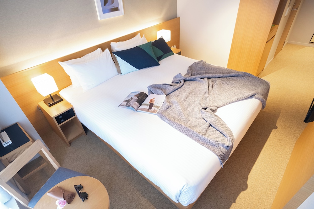 Essential, King Bed