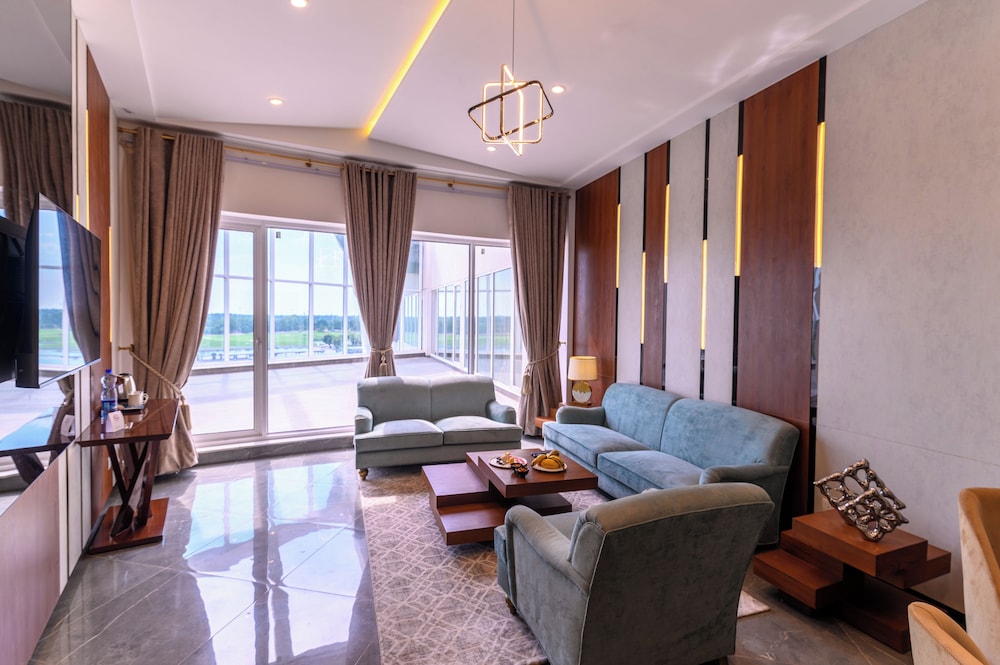 Rumanza by Pearl Continental 37/56