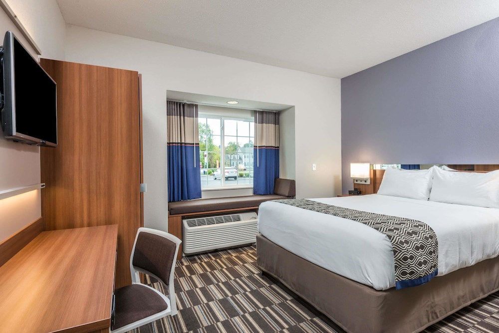 Microtel Inn and Suites By Wyndham Altoona 9/27