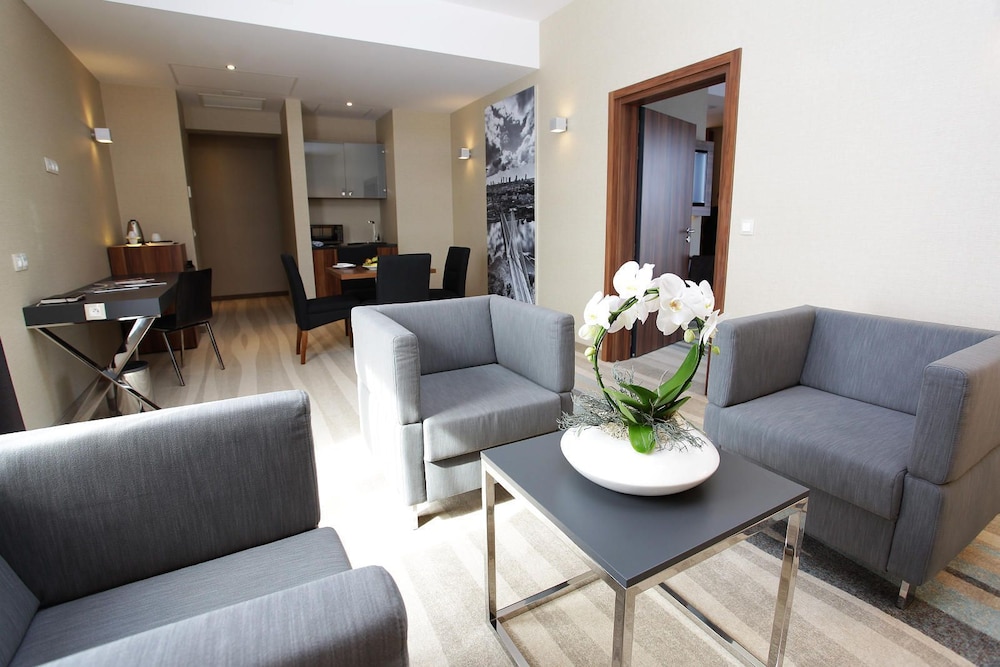 Warsaw Plaza Hotel 23/33