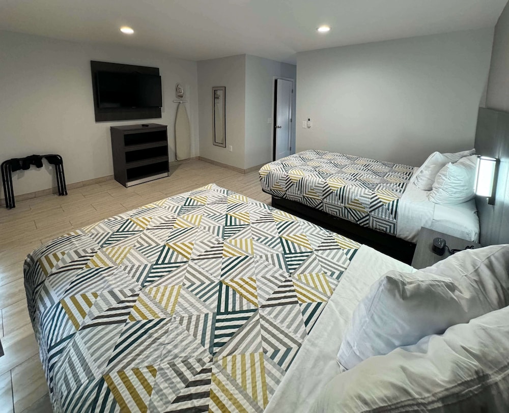 Studio6 Englewood, FL 42/61