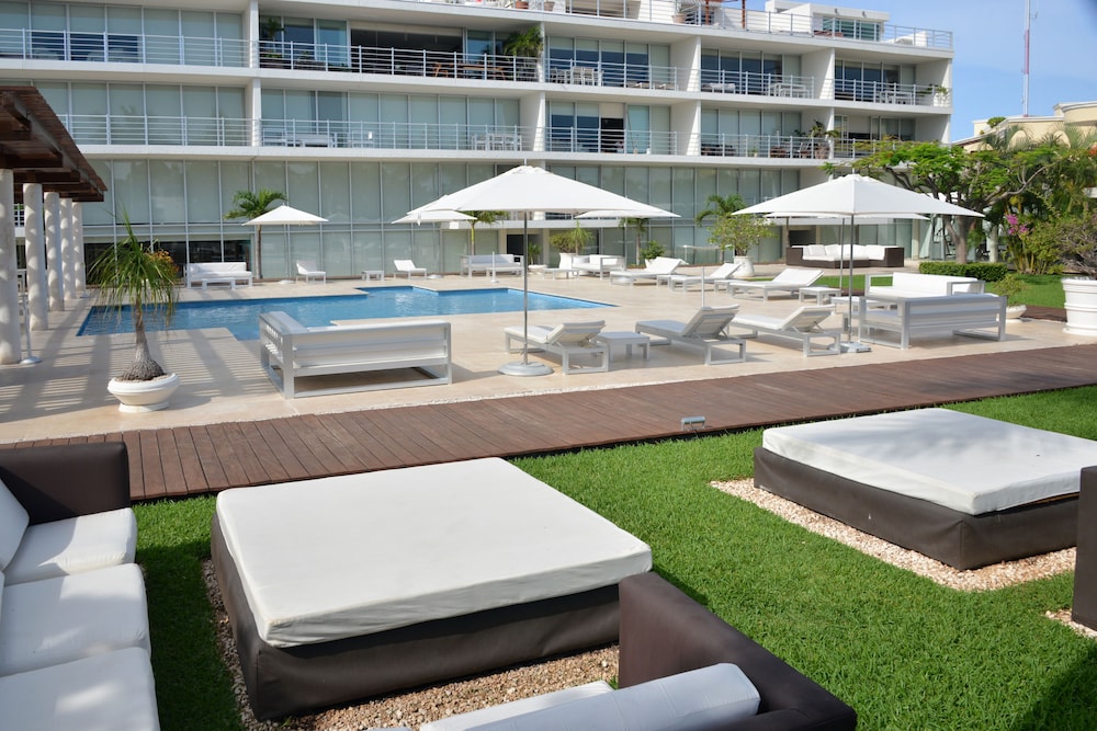 Magia Beachside Condo 44/47