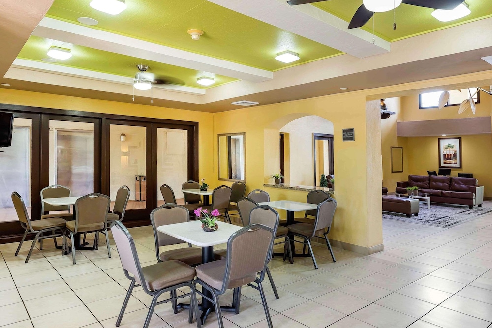 Boca Suites Deerfield Beach, SureStay Collection by Best Western FL 35/43