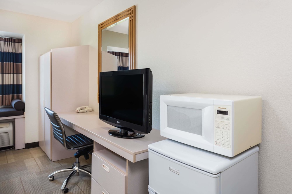 Microtel Inn and Suites by Wyndham Sainte Genevieve 21/25