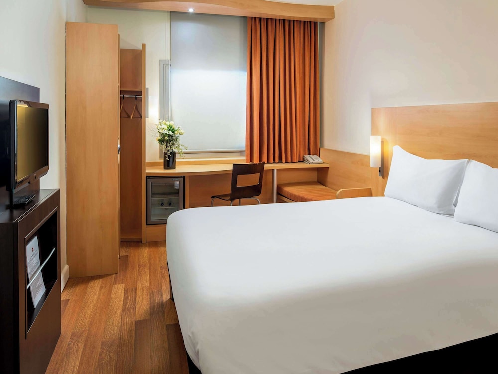 ROOM, DOUBLE BED