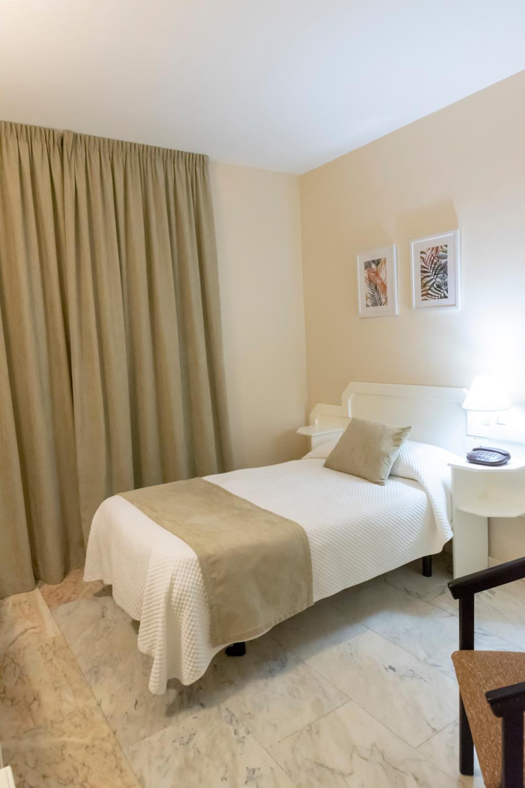 Room, Single