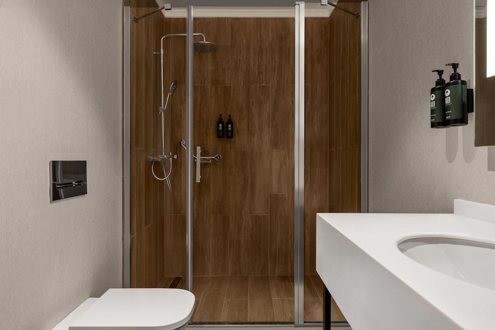 Ramada Encore by Wyndham Istanbul Arnavutkoy 63/64