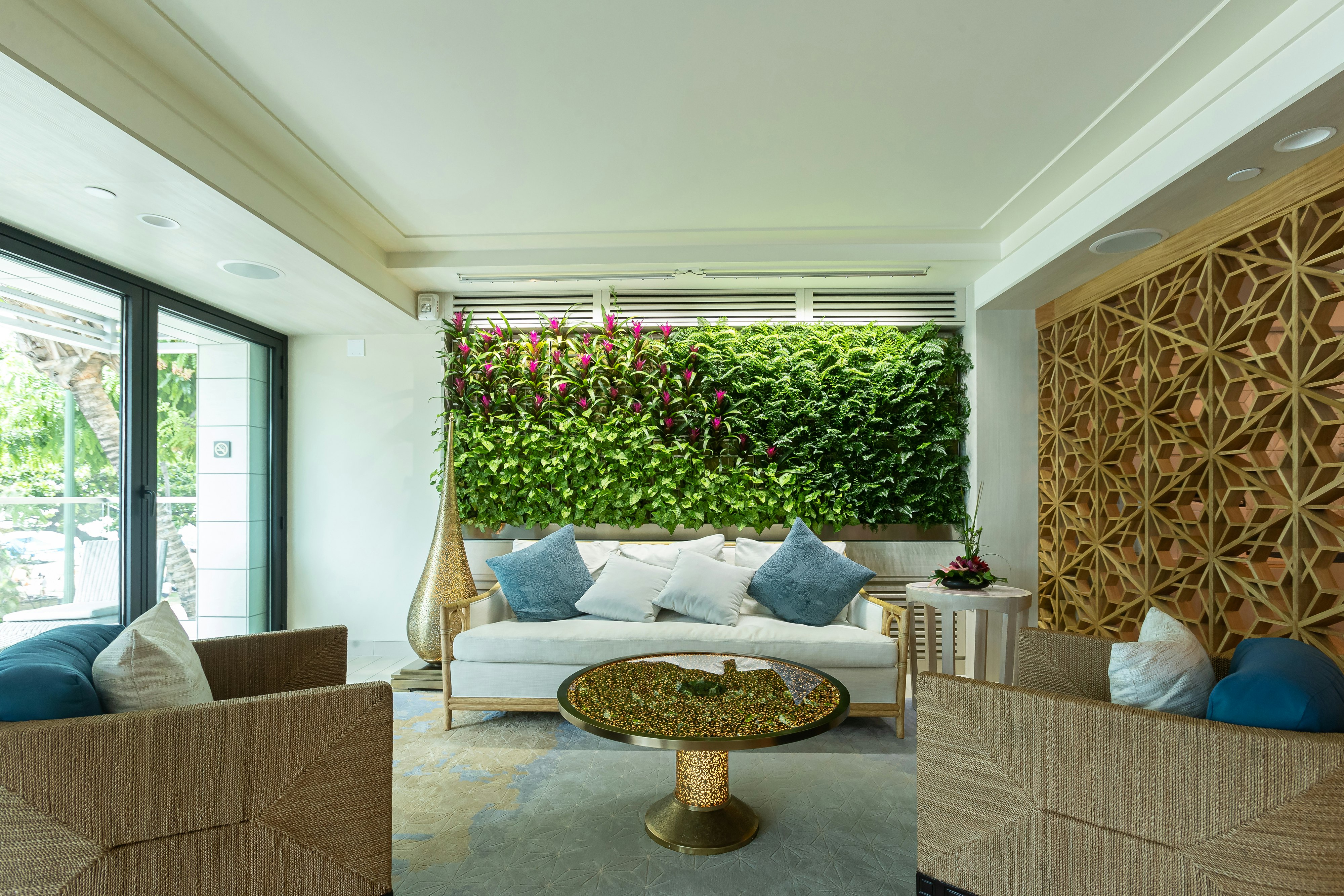 Espacio The Jewel Of Waikiki 12/64