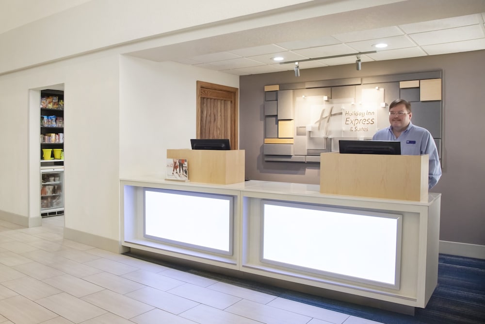 Holiday Inn Express Hotel & Suites Sarasota East - I-75 8/67