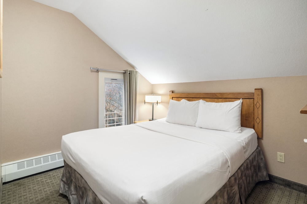 2 Bedrooms, Condo, 2 Queen Beds, Sofa, Kitchen