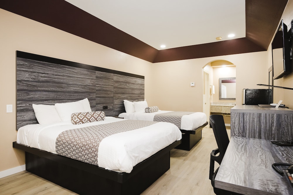 Sapphire Inn Suites 23/58