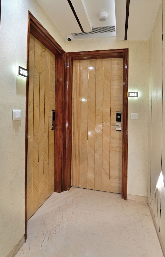 Hotel Aman International 42/67