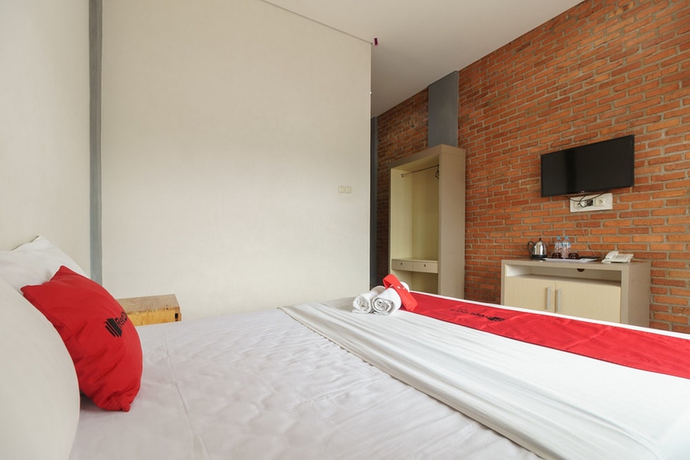 RedDoorz Plus @ Hotel Negeri Baru Lodaya Puncak 7/24