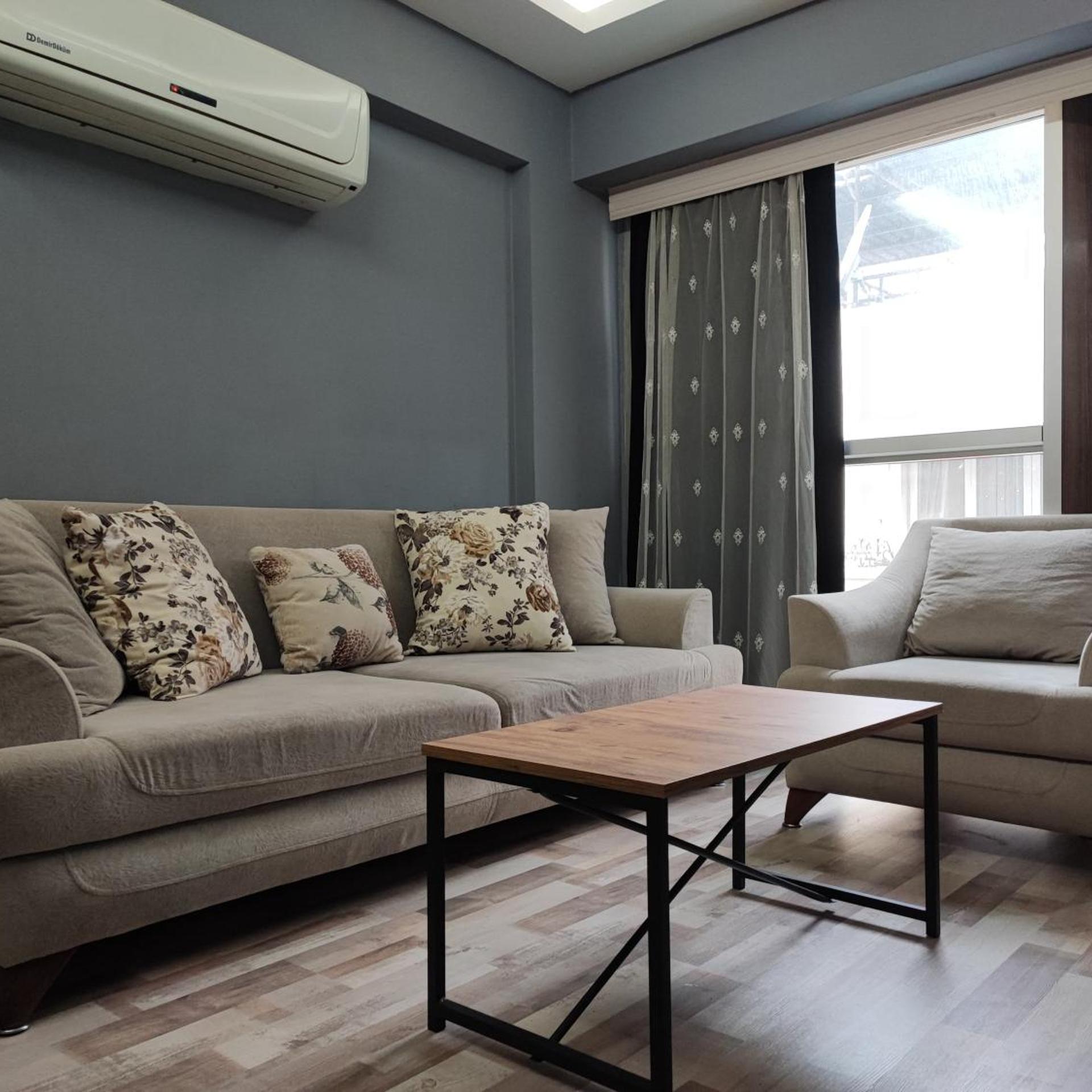 Smyrna Homes & Suits 17/33