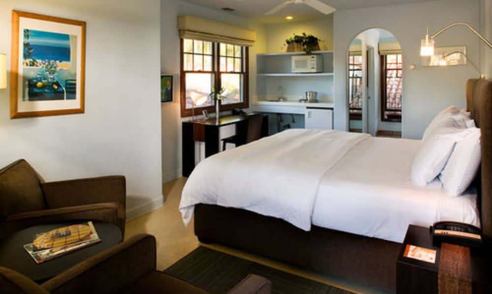 COMFORT, KING BED, KITCHENETTE