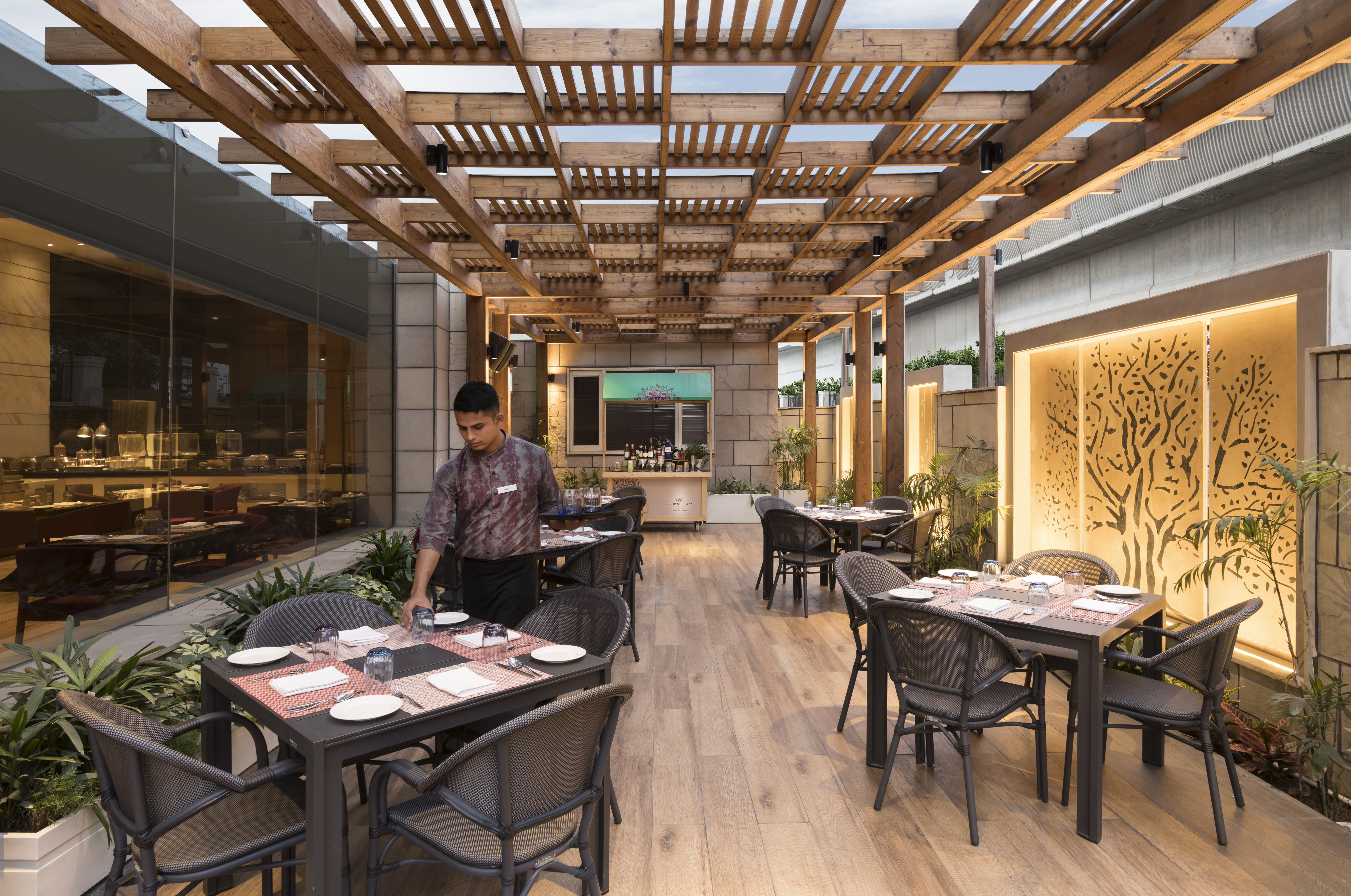Crowne Plaza New Delhi Mayur Vihar Noida 47/64