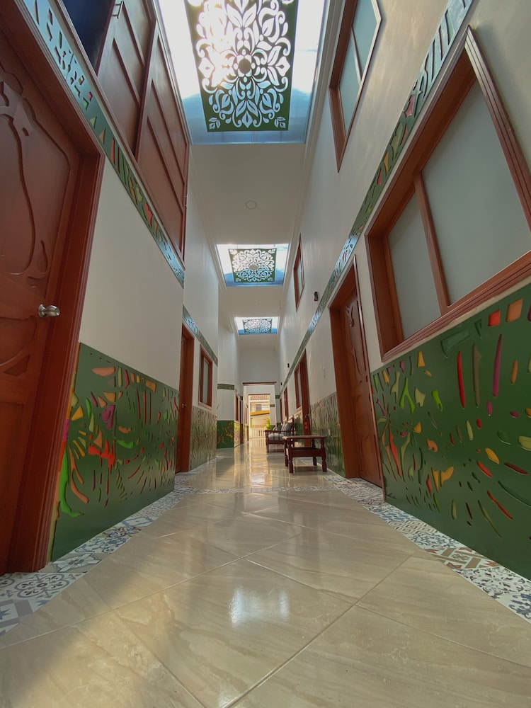 Hotel Evocacion 4/19