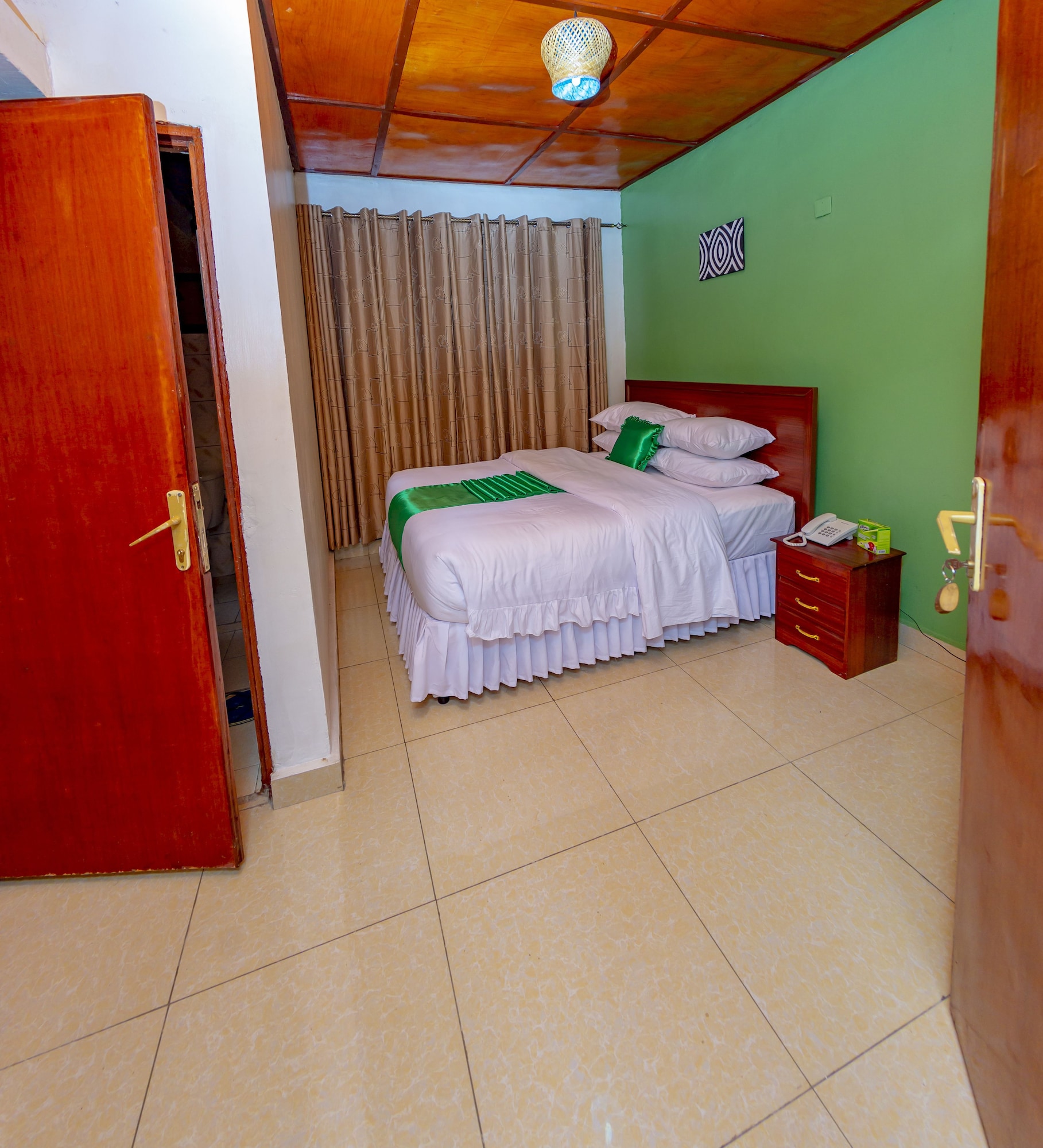 DELUXE, DOUBLE BED