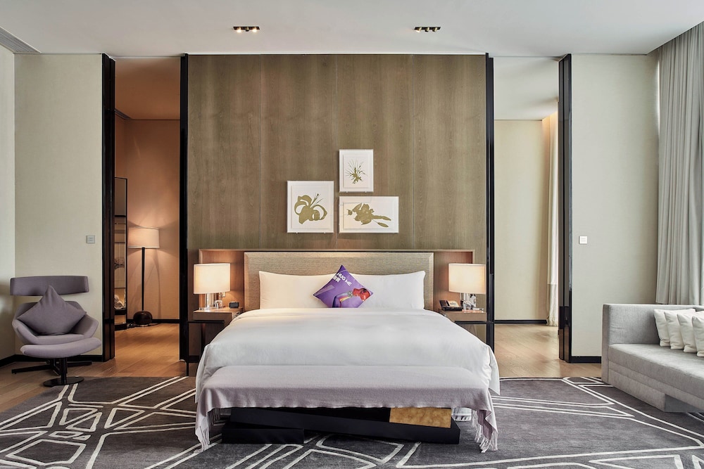 Wonderful, King Bed, City View, W Guangzhou Hotel 3/7