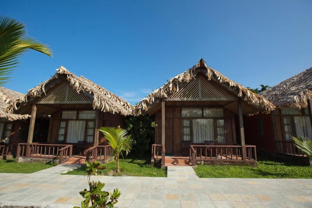 Symphony Palms Beach Resort 2/57